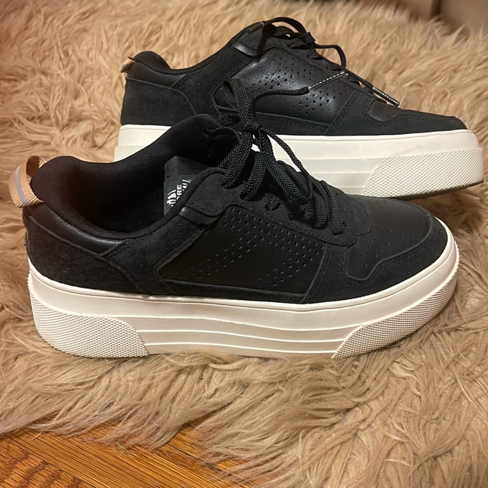 Le TIGRE Midtown Platform Leather Sneaker Size 6